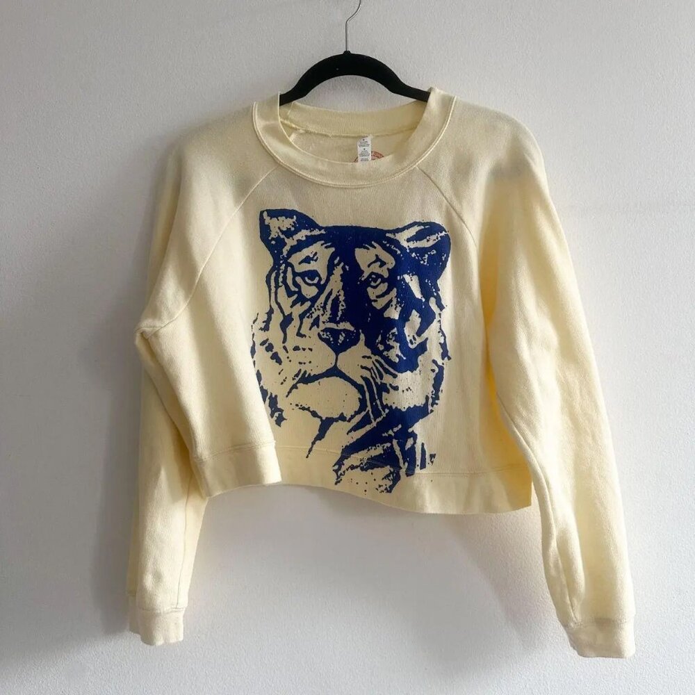 Lucky Fish Tiger Graphic Cropped Sweatshirt